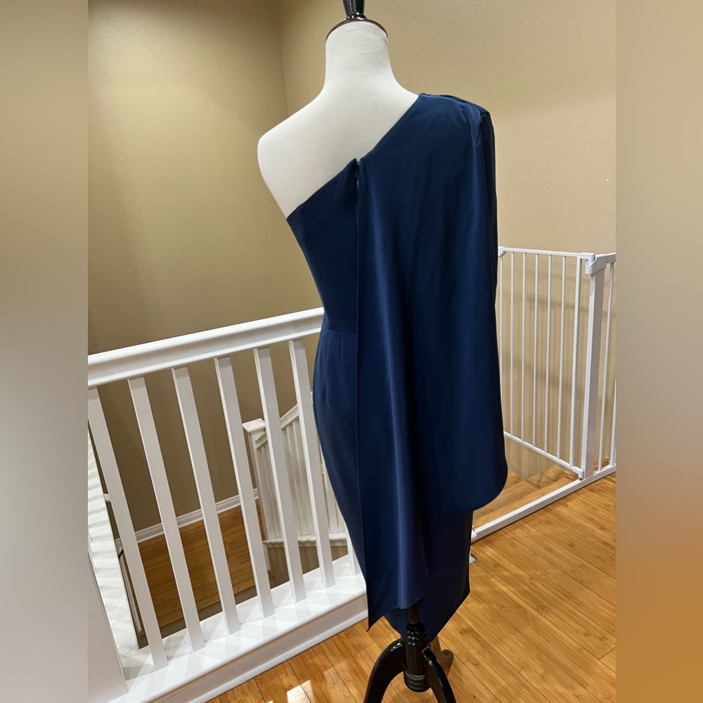 Lavish Alice one shoulder cape midi dress in navy Size 4 - Picture 6 of 9
